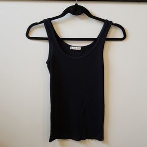 Hinge Black ribbed scoop neck tank size small